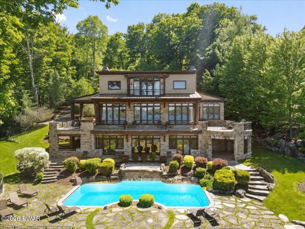 165 Pennwood Drive , Greentown, PA 18426