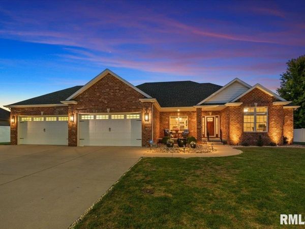 1255 Red Bud Run, Sherman, IL 62684