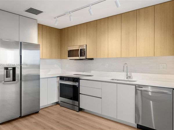 215 SE 4th St , Unit 202, Hallandale Beach, FL 33009