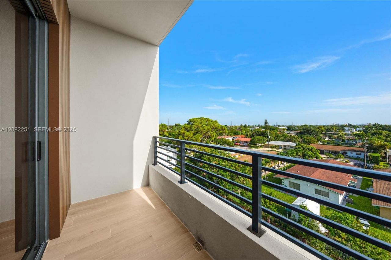 215 SE 4th St , Unit 202, Hallandale Beach, FL 33009 Photo