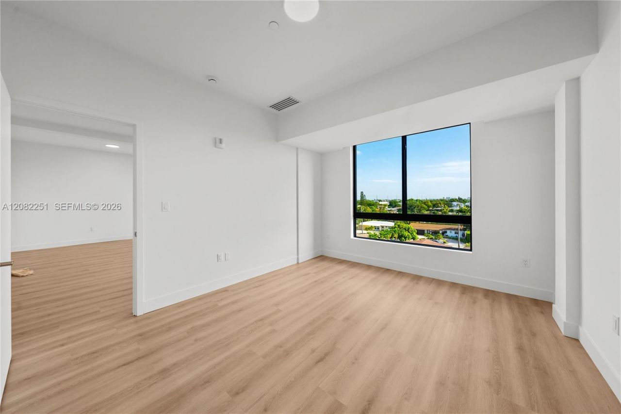 215 SE 4th St , Unit 202, Hallandale Beach, FL 33009 Photo