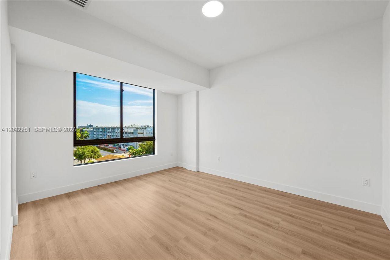 215 SE 4th St , Unit 202, Hallandale Beach, FL 33009 Photo