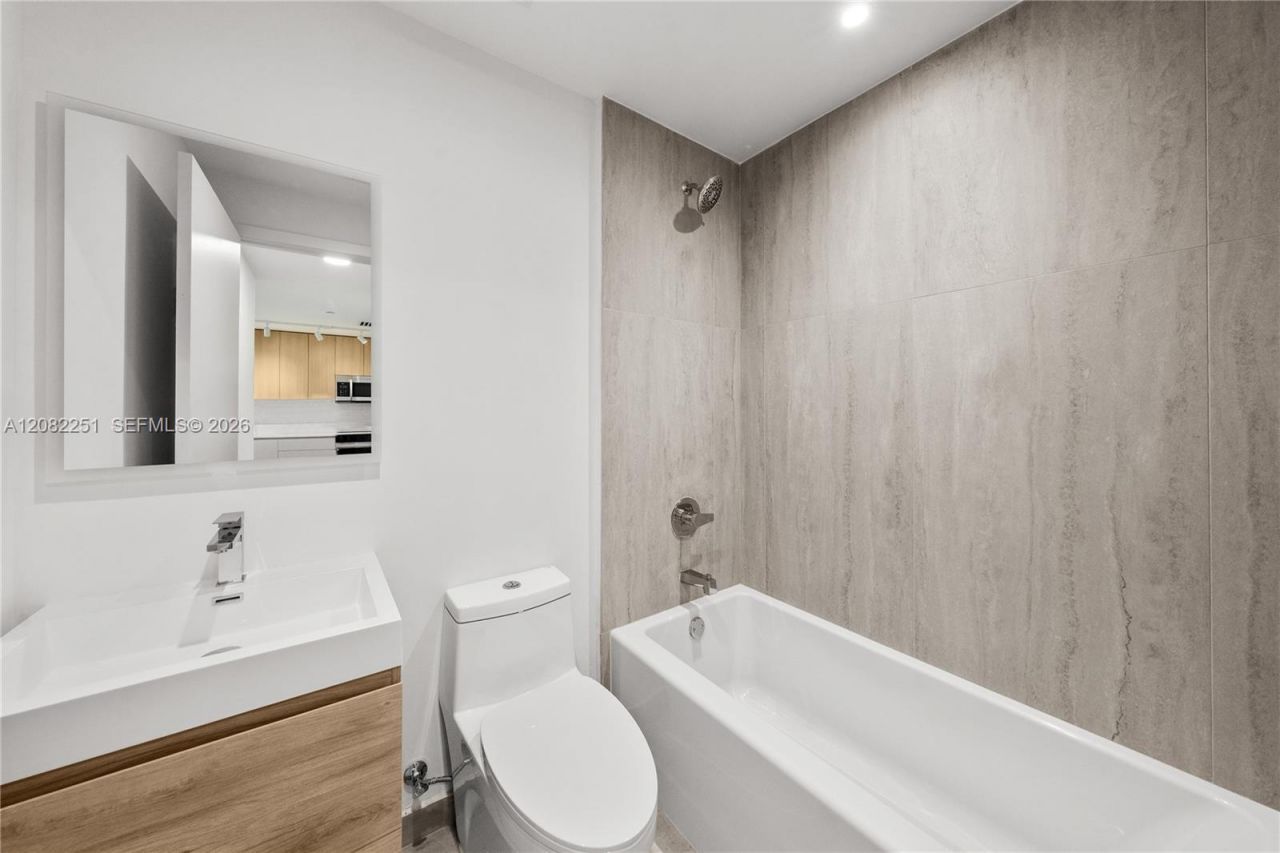 215 SE 4th St , Unit 202, Hallandale Beach, FL 33009 Photo