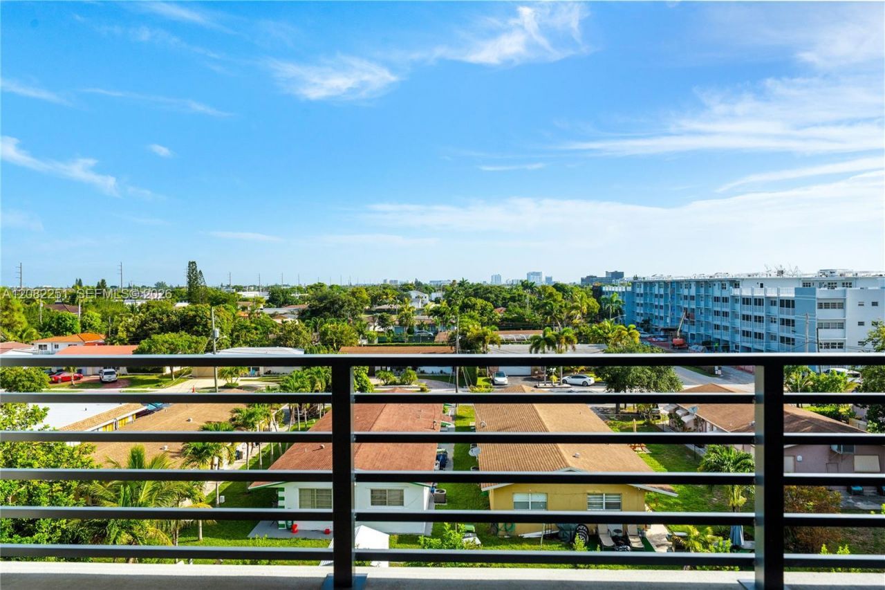 215 SE 4th St , Unit 202, Hallandale Beach, FL 33009 Photo