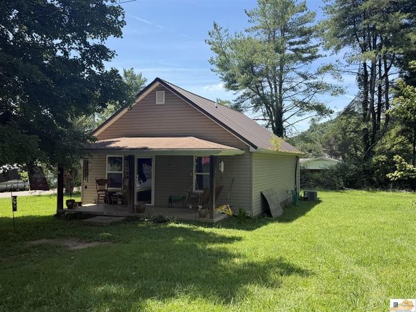 703 E Oakland Street , Burkesville, KY 42717