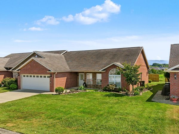 2704 Manassas Drive, Maryville, TN 37804