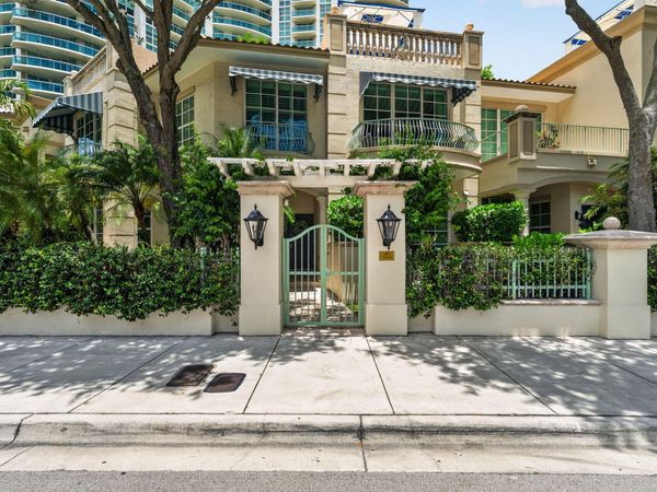411 N NEW RIVER Drive E, Unit V-2, Fort Lauderdale, FL 33301