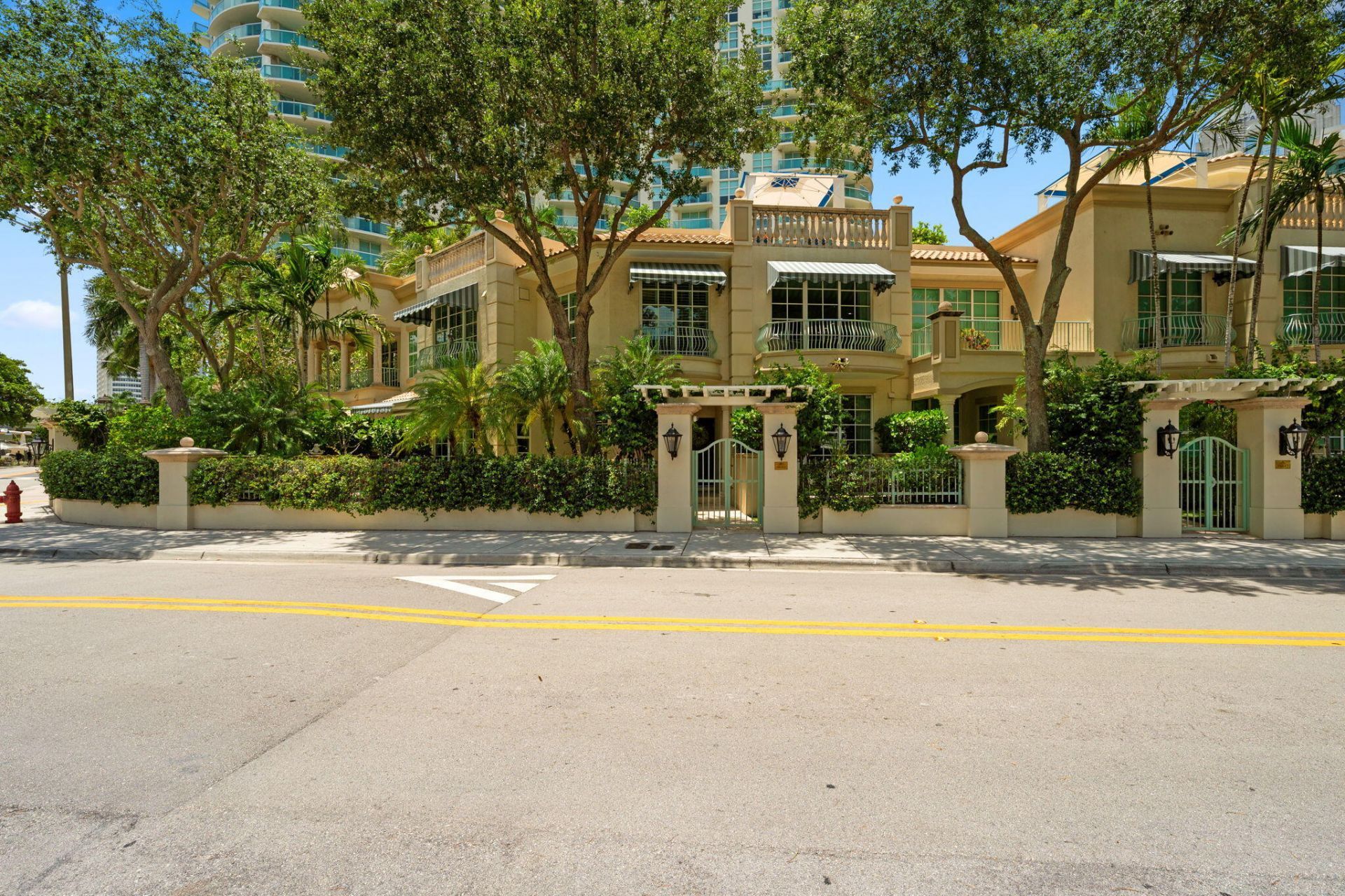 411 N New River Drive E, Unit V-2, Fort Lauderdale, FL 33301 Photo