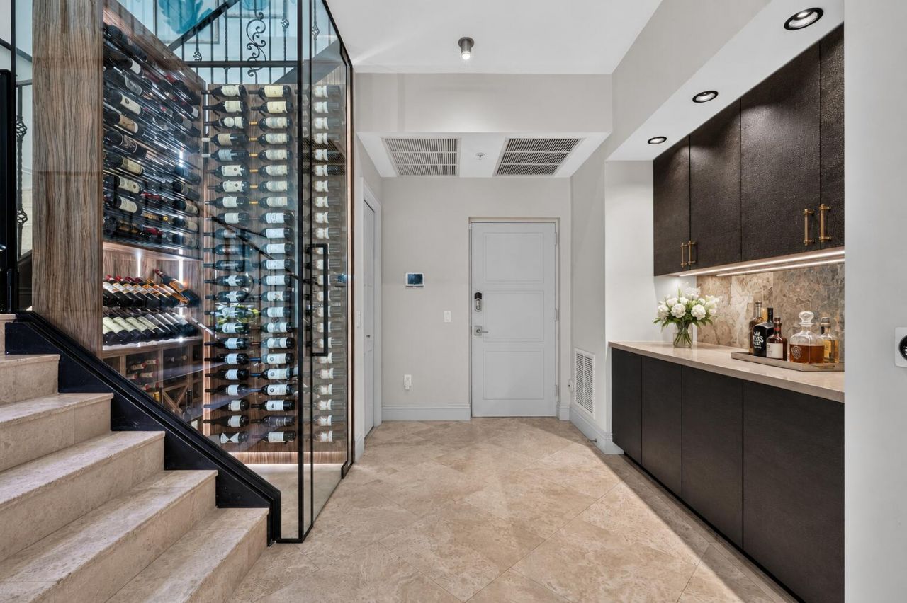 411 N New River Drive E, Unit V-2, Fort Lauderdale, FL 33301 Photo