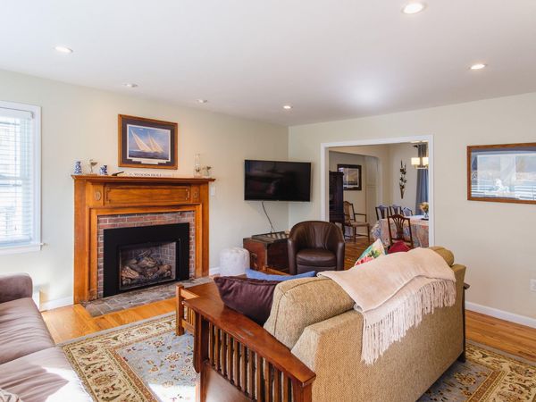 2 Huettner Road , Woods Hole, MA 02543