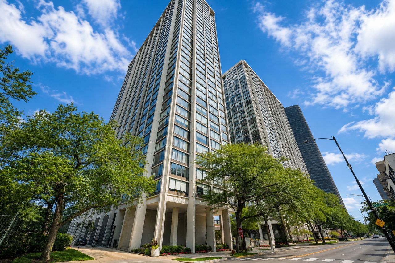 5455 N Sheridan Road, Unit 1012, Chicago, IL 60640 Main Photo