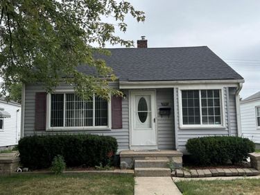 19367 Roscommon Street , Harper Woods, Mi 48225
