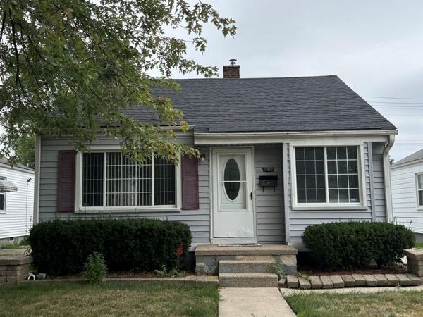 19367 Roscommon Street , Harper Woods, Mi 48225