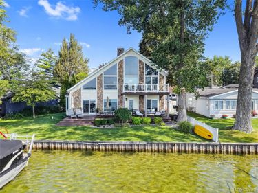 13203 Log Cabin Point, Fenton Township, Mi 48430