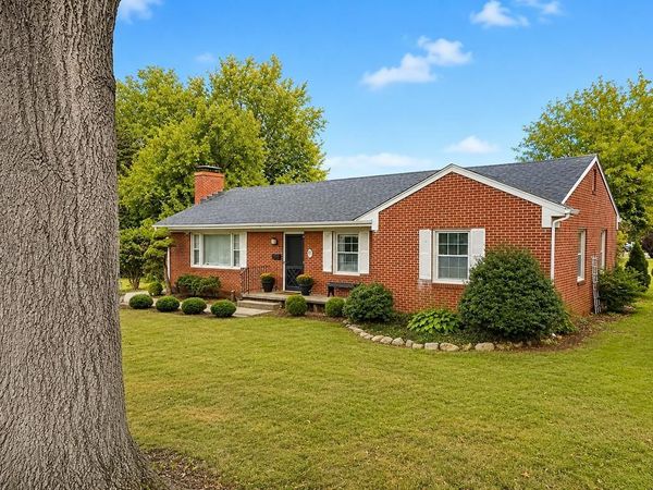 219 ROBIN RD, WAYNESBORO, VA 22980