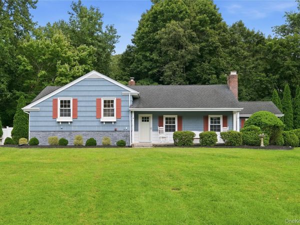 4 Honey Lane W, Miller Place, NY 11764
