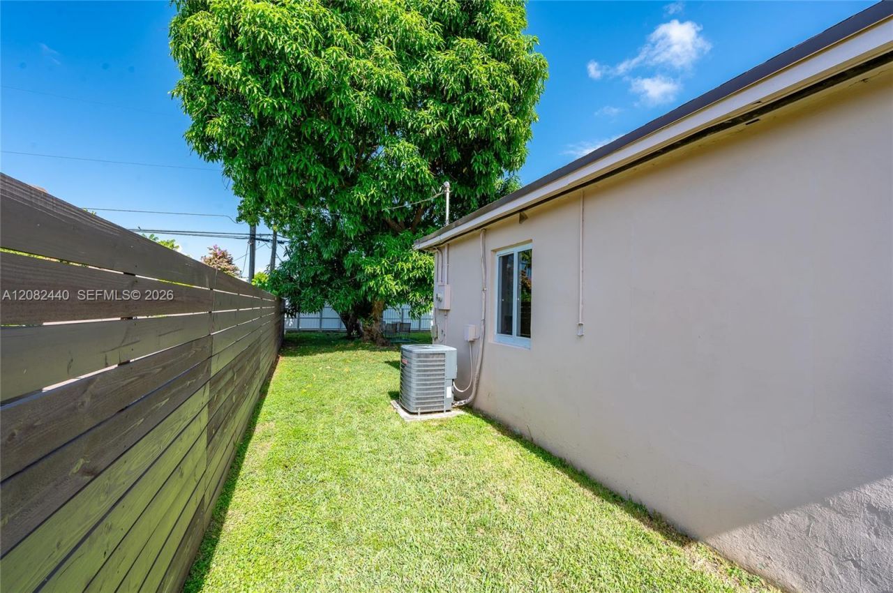 1020 SW 73rd Pl , Miami, FL 33144 Photo
