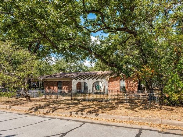 2817 Buffalo Court , Arlington, TX 76013