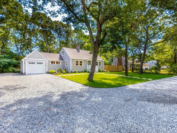 888 Phinneys Ln, Barnstable, MA 02632