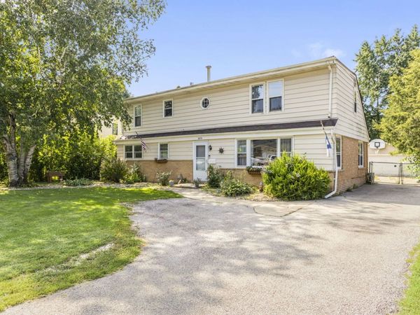 309 E Walnut Street , Roselle, IL 60172