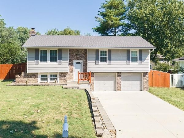 313 Killarney Lane, Blue Springs, MO 64014