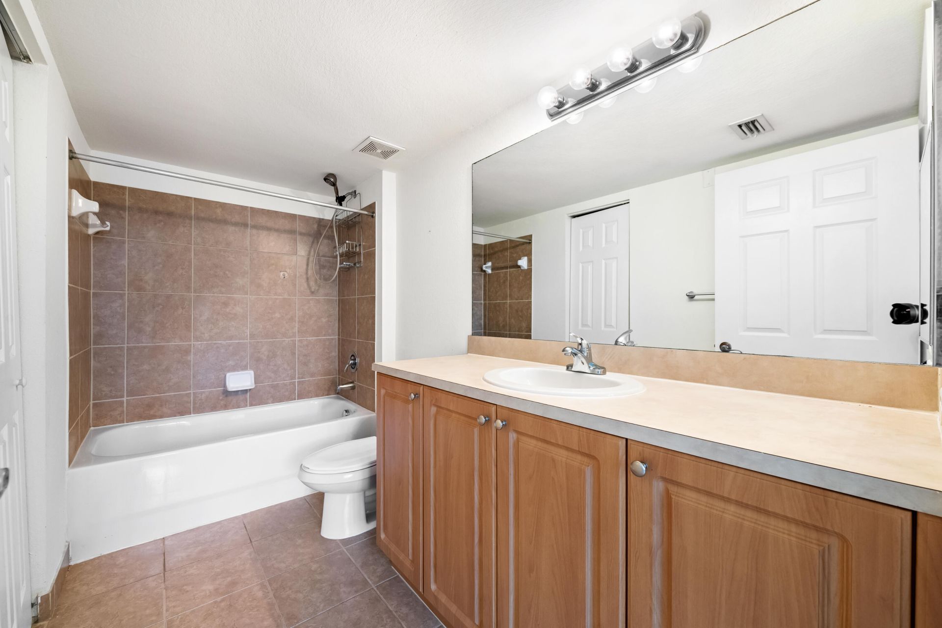6777 Heritage Grande, Unit 1105, Boynton Beach, FL 33437 Photo