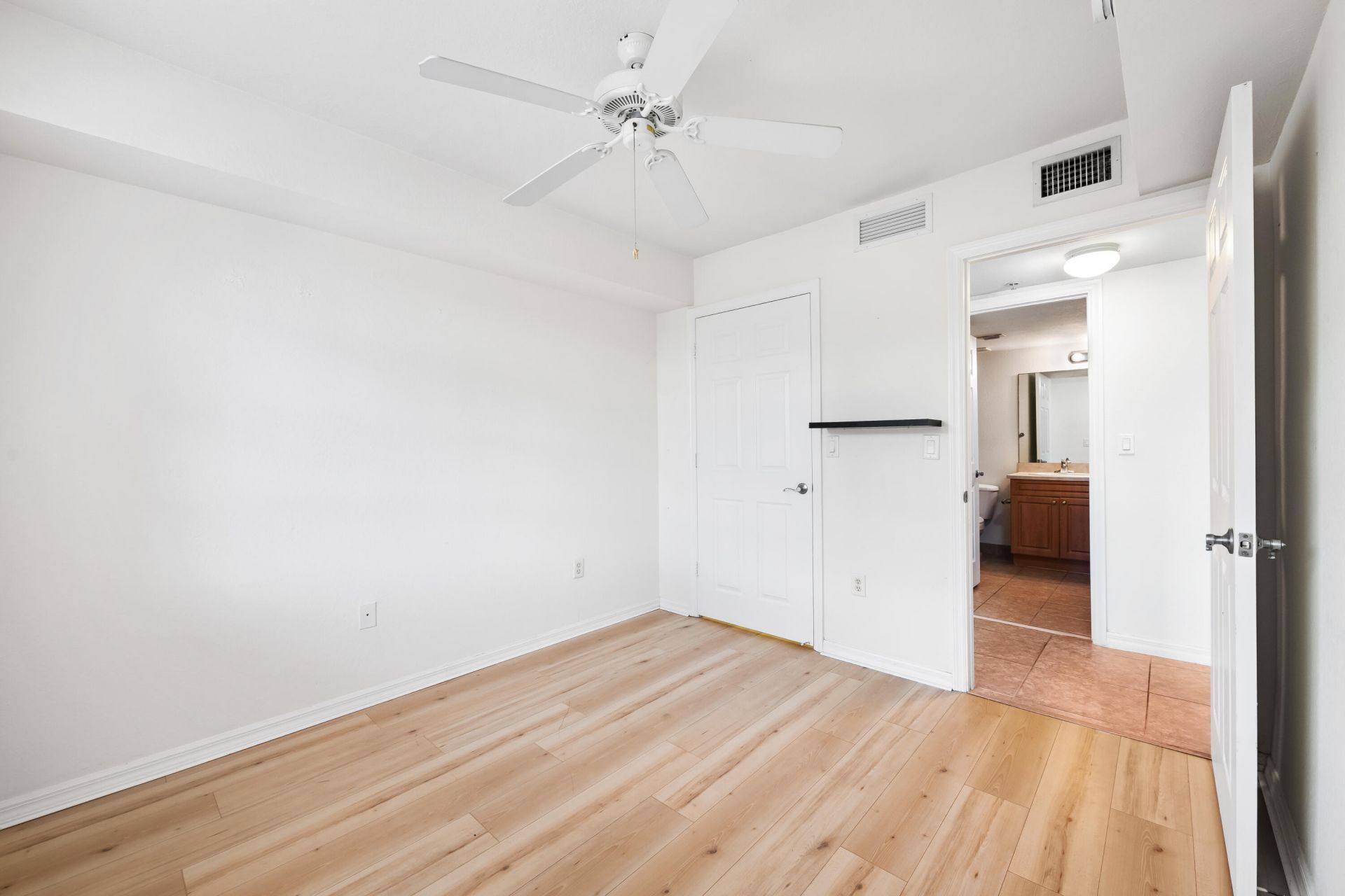 6777 Heritage Grande, Unit 1105, Boynton Beach, FL 33437 Photo