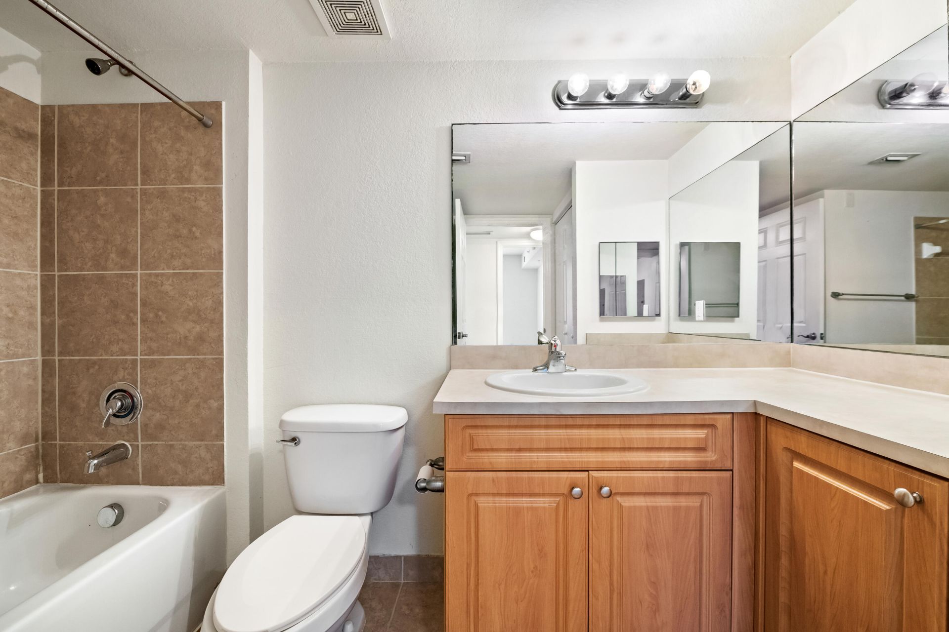 6777 Heritage Grande, Unit 1105, Boynton Beach, FL 33437 Photo