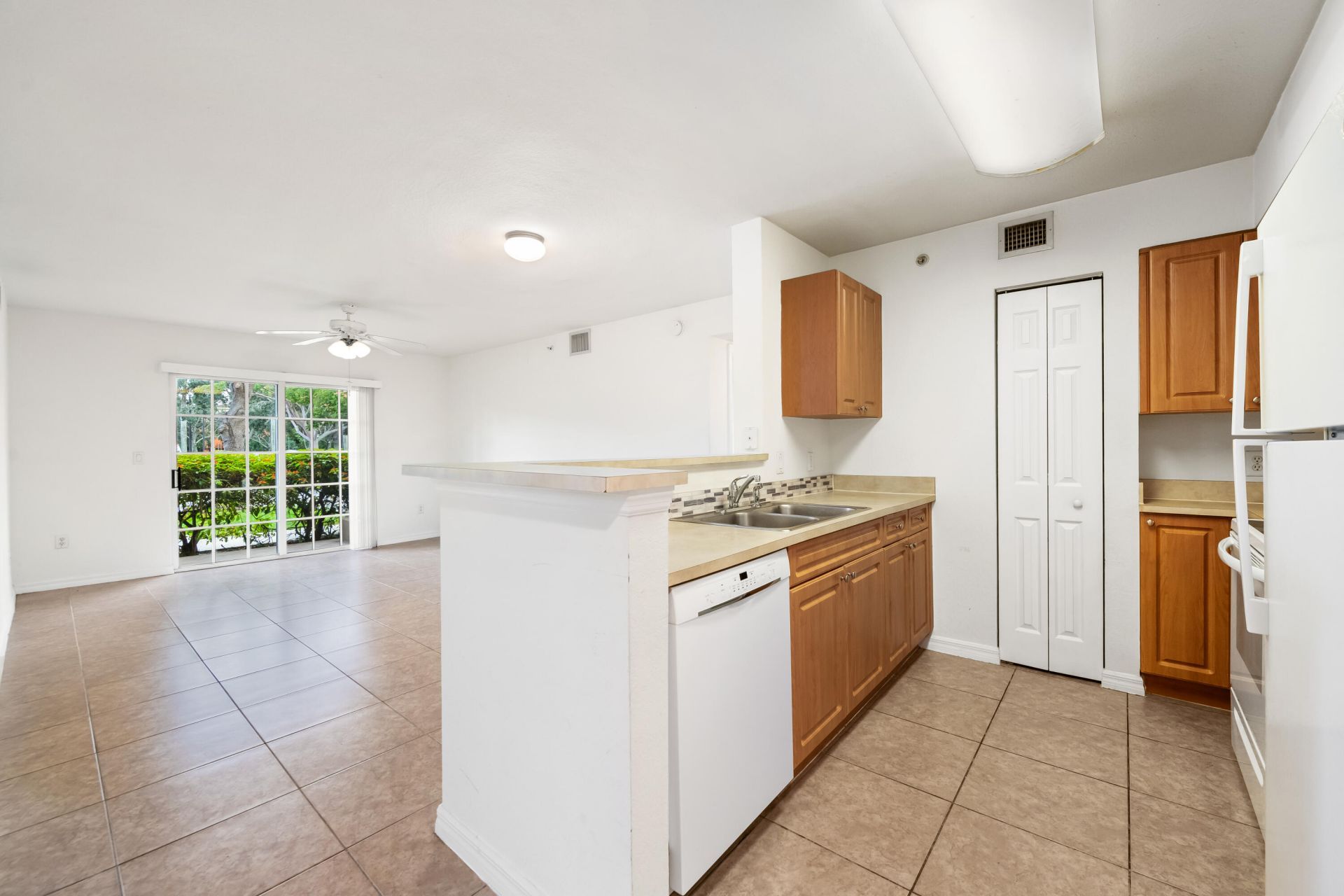 6777 Heritage Grande, Unit 1105, Boynton Beach, FL 33437 Photo
