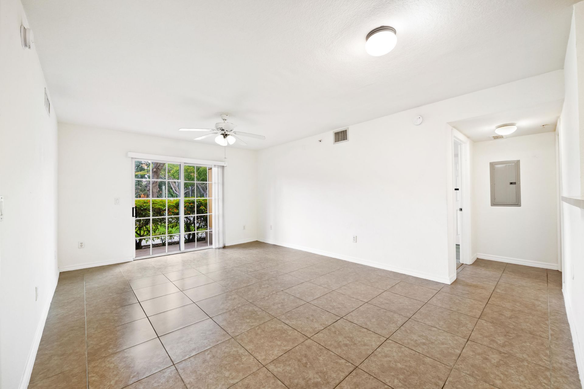 6777 Heritage Grande, Unit 1105, Boynton Beach, FL 33437 Photo