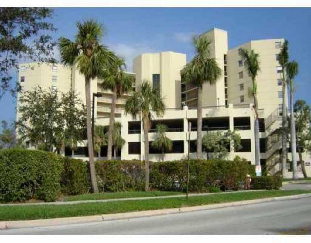 2900 NE 14th Street Causeway, Unit 403, Pompano Beach, FL 33062 Photo