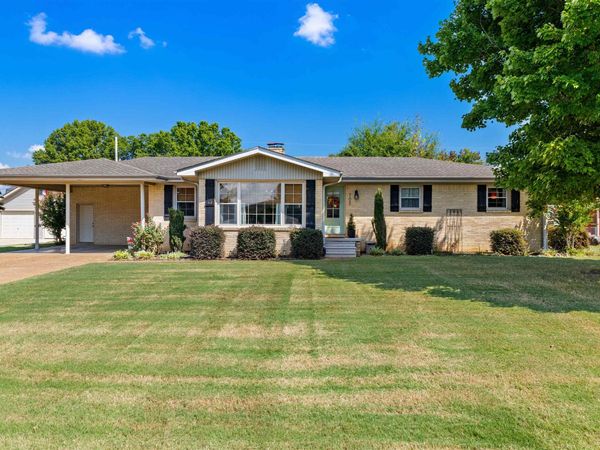 705 Tuxedo Ave, Muscle Shoals, AL 35661