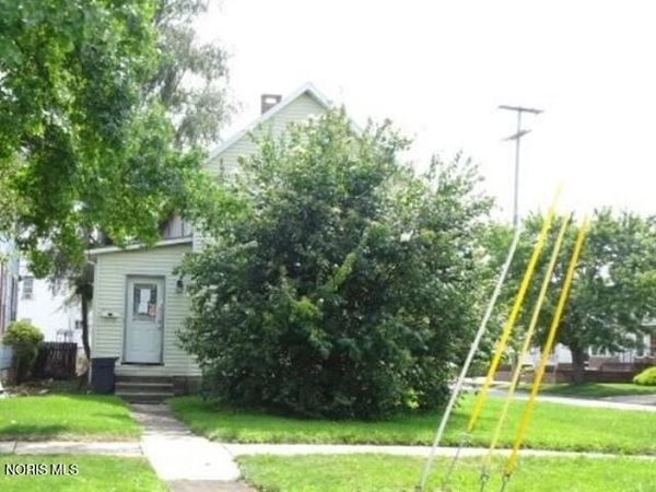 1521 Napoleon Street, Fremont, OH 43420