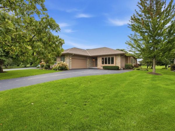 1209 E Sweetbriar LANE, Hartland, WI 53029