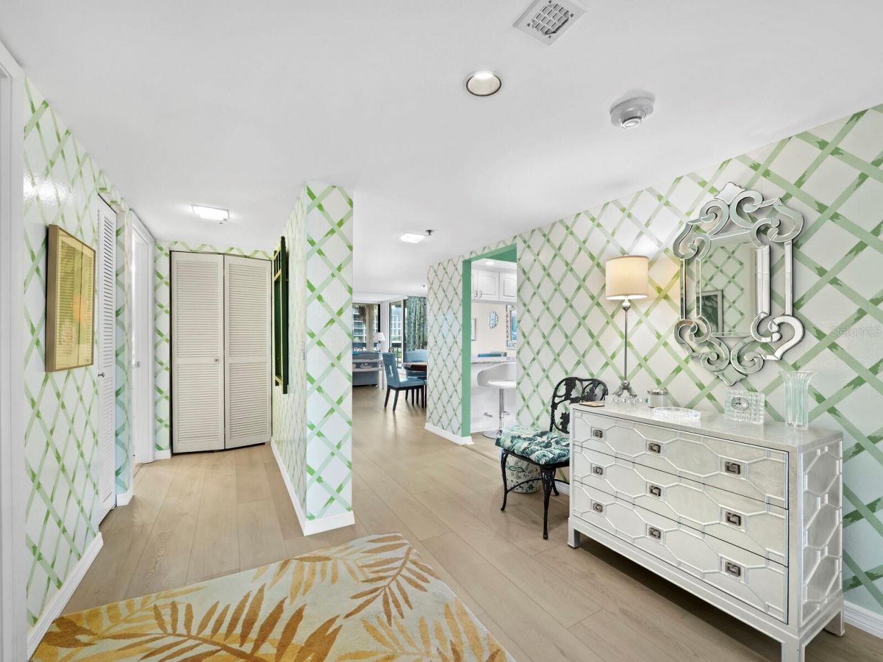 1075 Gulf Of Mexico Drive, Unit 205, Longboat Key, FL 34228 Photo