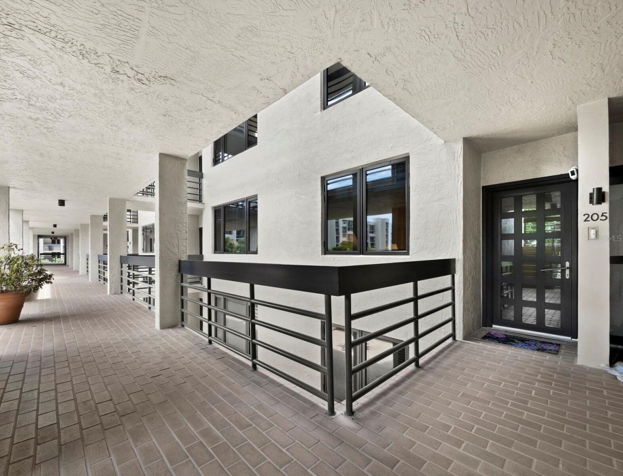 1075 Gulf Of Mexico Drive, Unit 205, Longboat Key, FL 34228 Photo