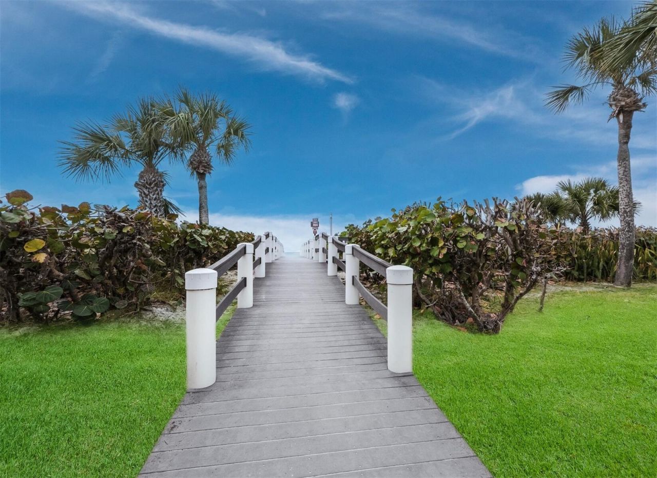 1075 Gulf Of Mexico Drive, Unit 205, Longboat Key, FL 34228 Photo