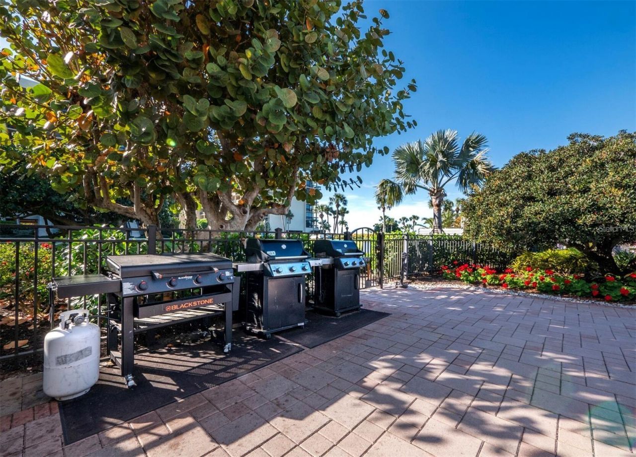 1075 Gulf Of Mexico Drive, Unit 205, Longboat Key, FL 34228 Photo