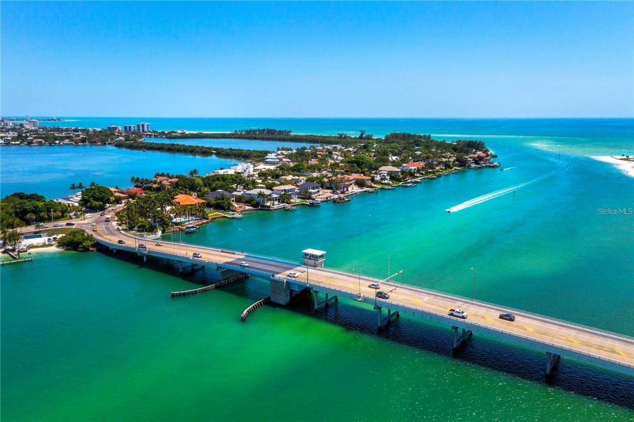 1075 Gulf Of Mexico Drive, Unit 205, Longboat Key, FL 34228 Photo