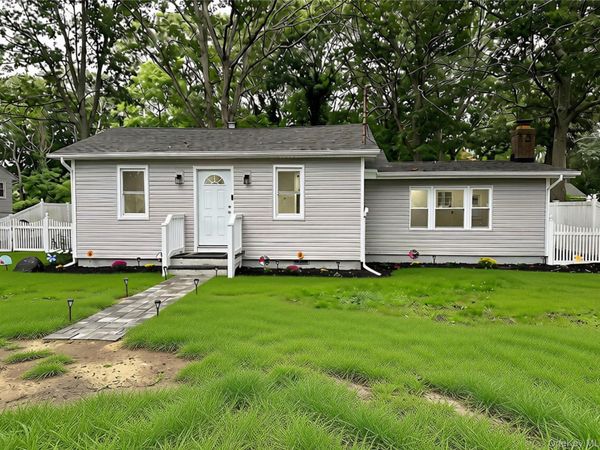 10 Barclay Road, Mastic Beach, NY 11951