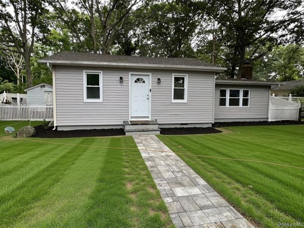10 Barclay Road, Mastic Beach, NY 11951