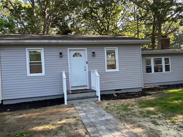 10 Barclay Road, Mastic Beach, NY 11951