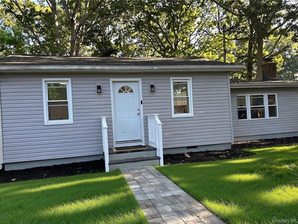 10 Barclay Road, Mastic Beach, NY 11951