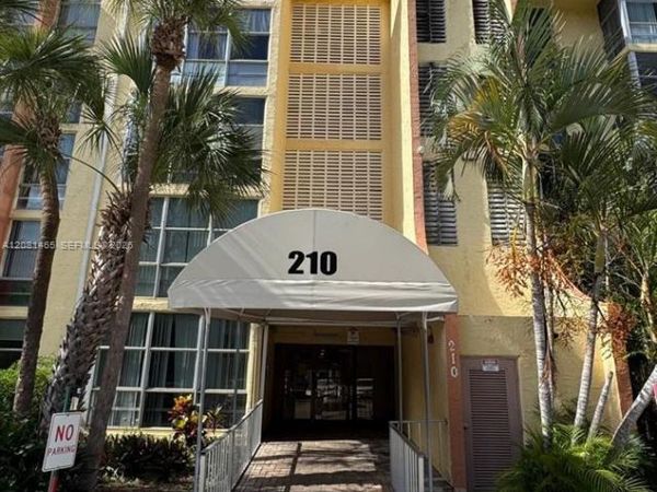 210 172nd St , Unit 144, Sunny Isles Beach, FL 33160