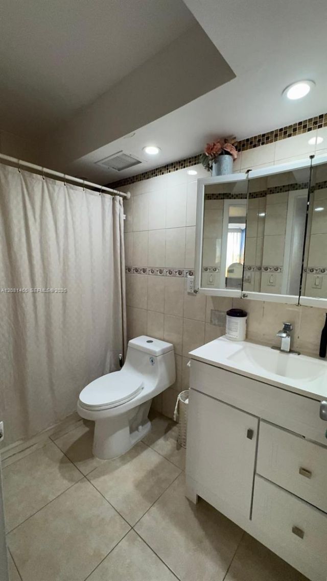 210 172nd St , Unit 144, Sunny Isles Beach, FL 33160 Photo