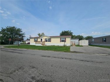 322 Evergreen Drive, Lockport, NY 14094