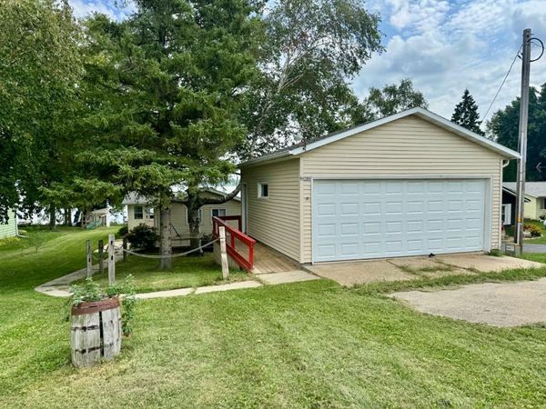 N9384 Idlehour Drive, Randolph, WI 53956