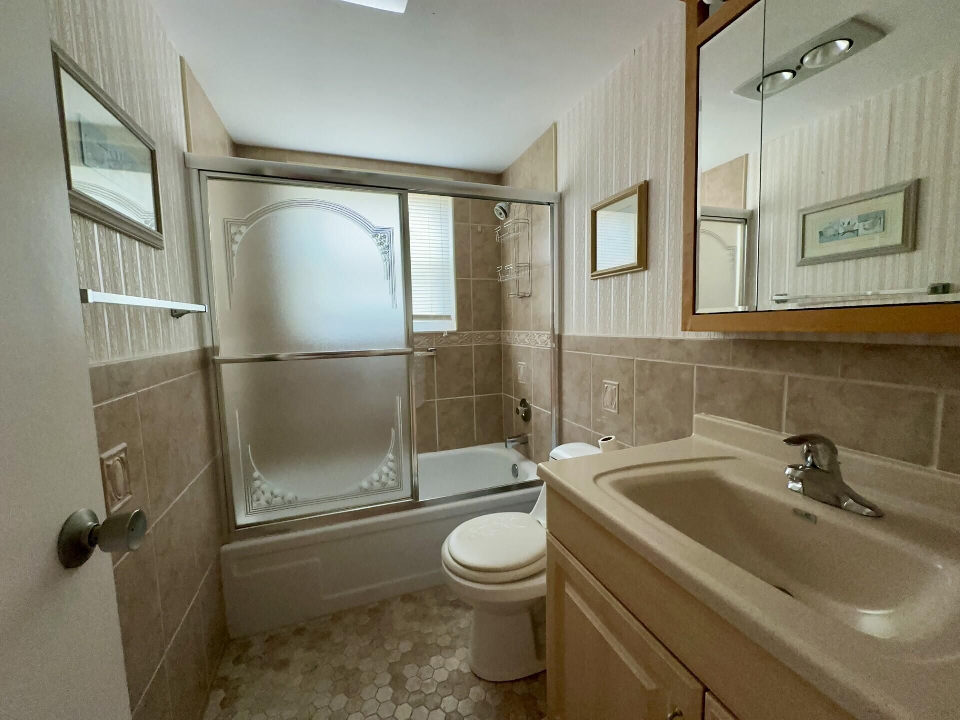 38 Cambridge B, West Palm Beach, FL 33417 Photo
