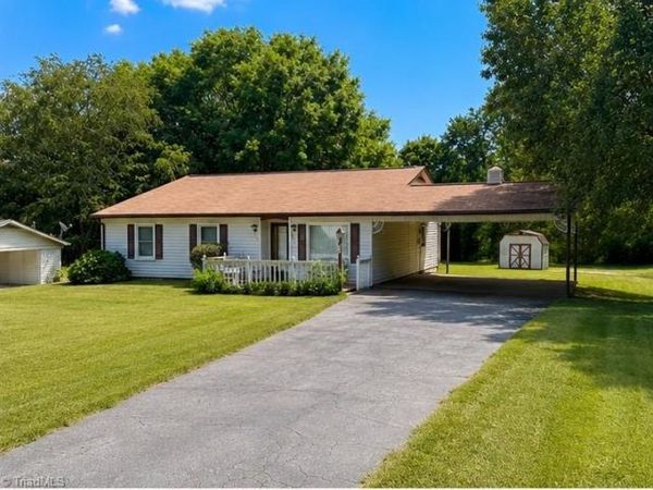 221 Stonehedge Drive , King, NC 27021
