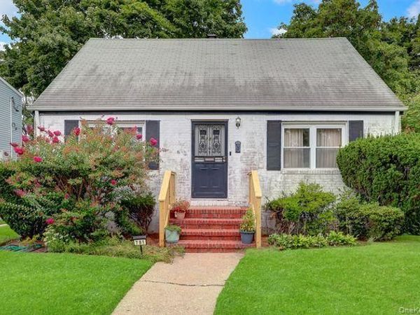 781 Salem Road , Uniondale, NY 11553